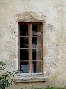 taille de pierre: refection et taille d'une fenêtre en pierre coquillière